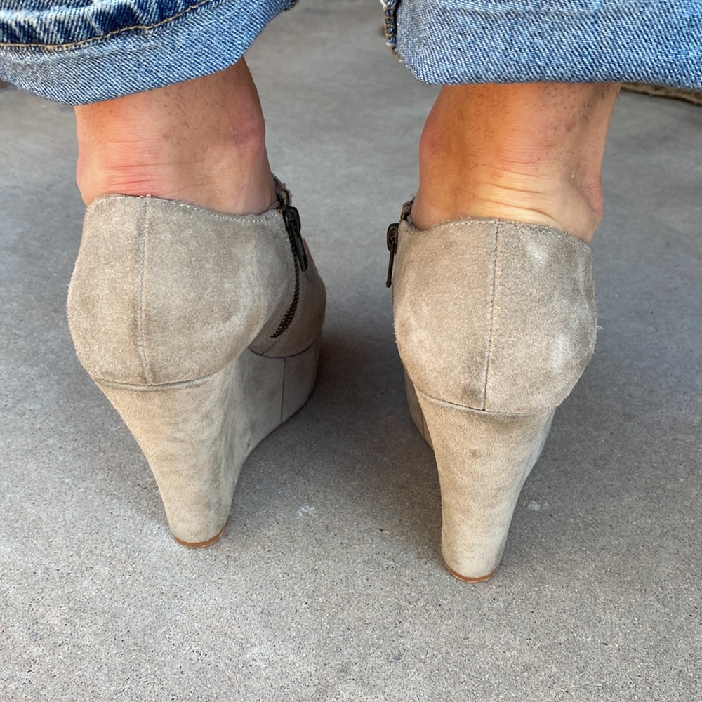 Steve Madden suede taupe platform shoes - Picture 4 of 7